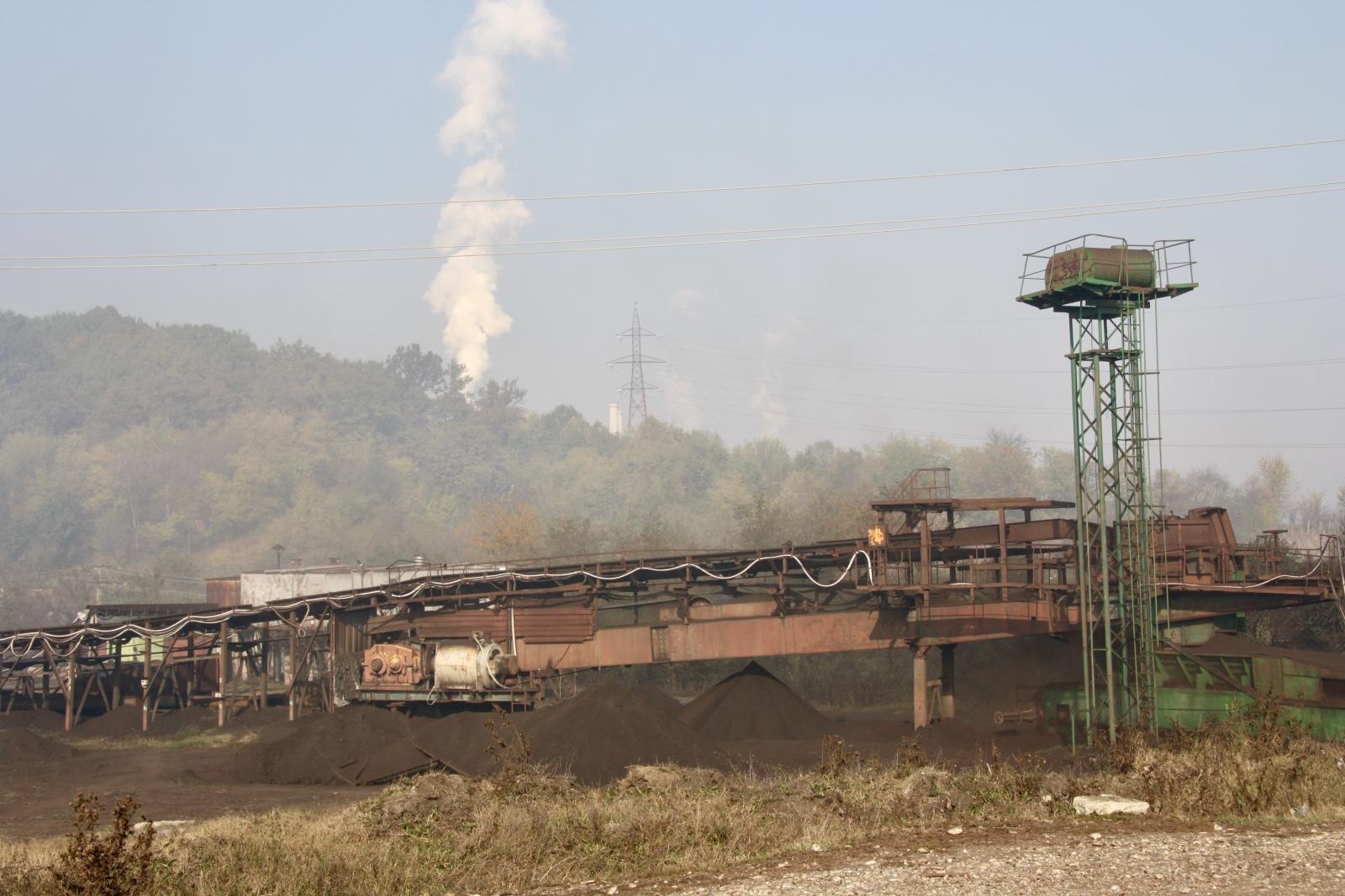 SM Coal transport belt in Rosia Jiu _ smokestack in background.jpeg