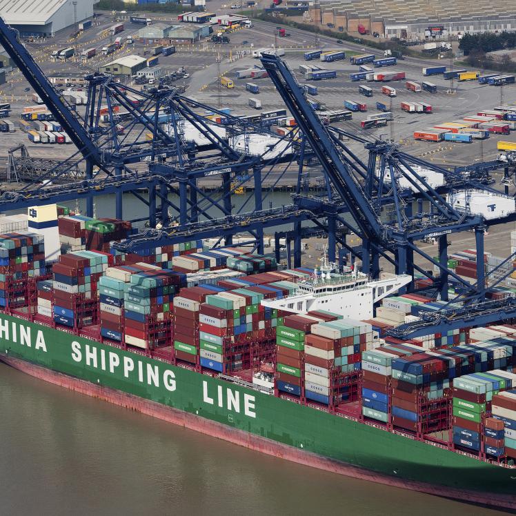 Qin Hui 6 container ship John Fielding Flickr.jpg